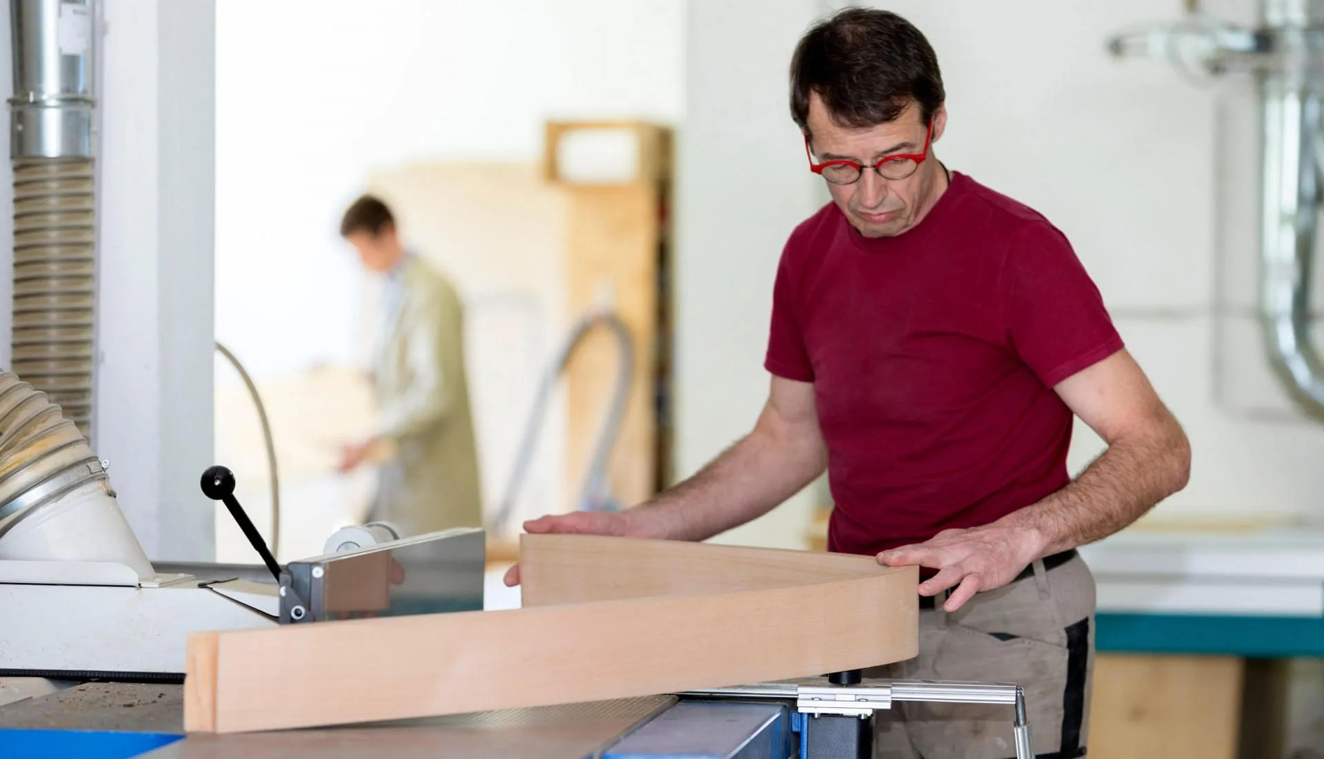 Tischlermeister Max Schlemaier bei der Arbeit.